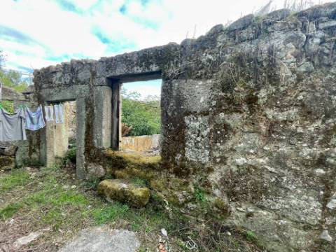 Ruina em Granito em Oliveira de Barreiros