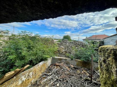 Ruina em Granito em Oliveira de Barreiros