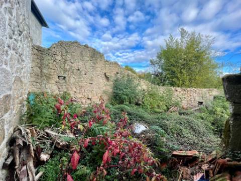 Ruina em Granito em Oliveira de Barreiros