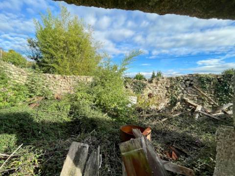 Ruina em Granito em Oliveira de Barreiros