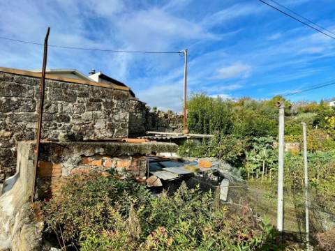 Ruina em Granito em Oliveira de Barreiros