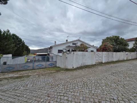 Andar moradia T4 para arrendamento em Mangualde