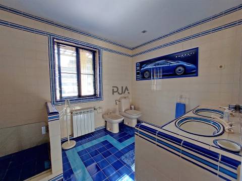 Penthouse T5 em Praça de Goa, Viseu