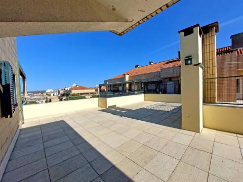 Penthouse T5 em Praça de Goa, Viseu