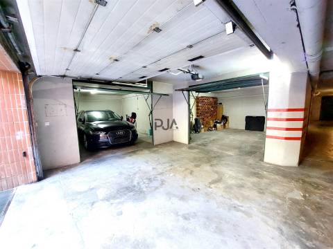 Penthouse T5 em Praça de Goa, Viseu