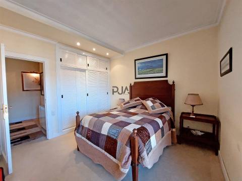 Penthouse T5 em Praça de Goa, Viseu