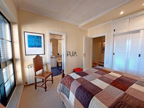Penthouse T5 em Praça de Goa, Viseu