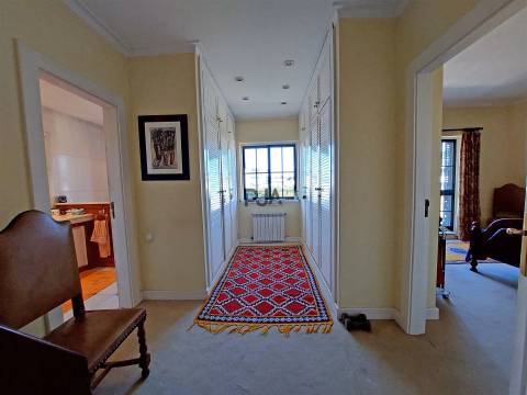 Penthouse T5 em Praça de Goa, Viseu