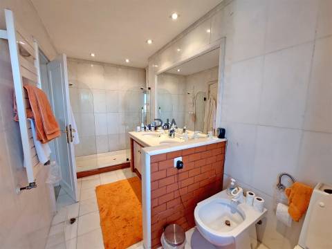 Penthouse T5 em Praça de Goa, Viseu