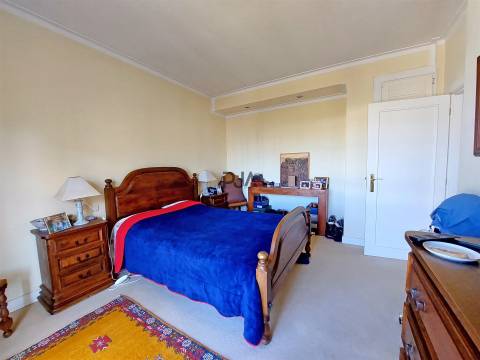 Penthouse T5 em Praça de Goa, Viseu