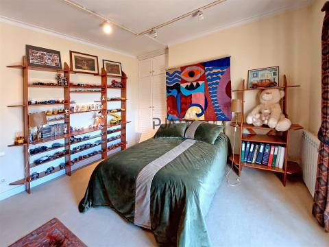 Penthouse T5 em Praça de Goa, Viseu