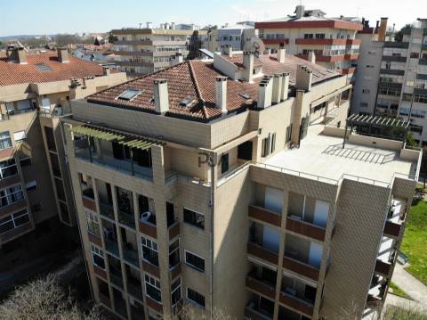 Apartamento T5 em Praça de Goa, Viseu