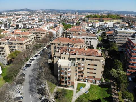 Apartamento T5 em Praça de Goa, Viseu