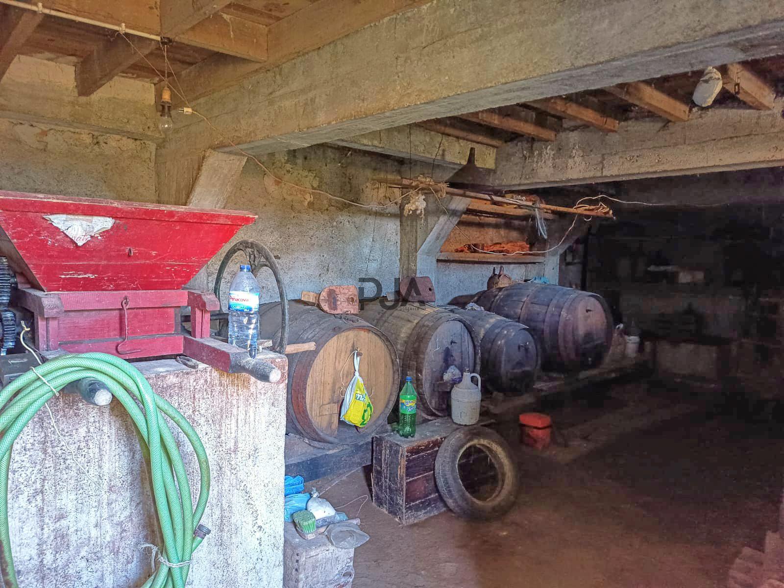 Moradia T3 para recuperar em Lameiras, Santa Comba Dão