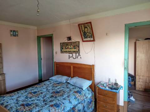 Moradia T3 para recuperar em Lameiras, Santa Comba Dão