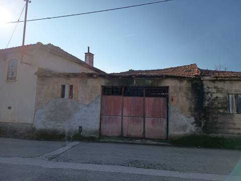 Moradia para Recuperar em Vila Meã, Mortágua