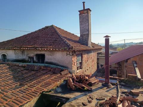 Moradia para Recuperar em Vila Meã, Mortágua