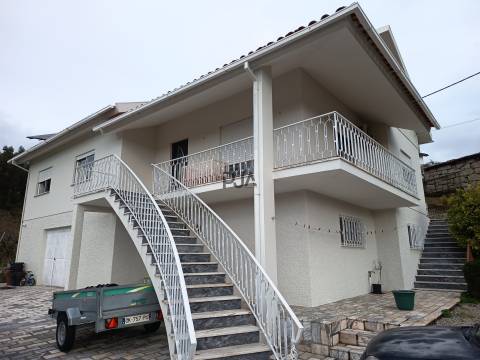 Moradia T5 em Ferreirós do Dão, Tondela