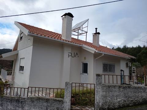 Moradia T5 em Ferreirós do Dão, Tondela