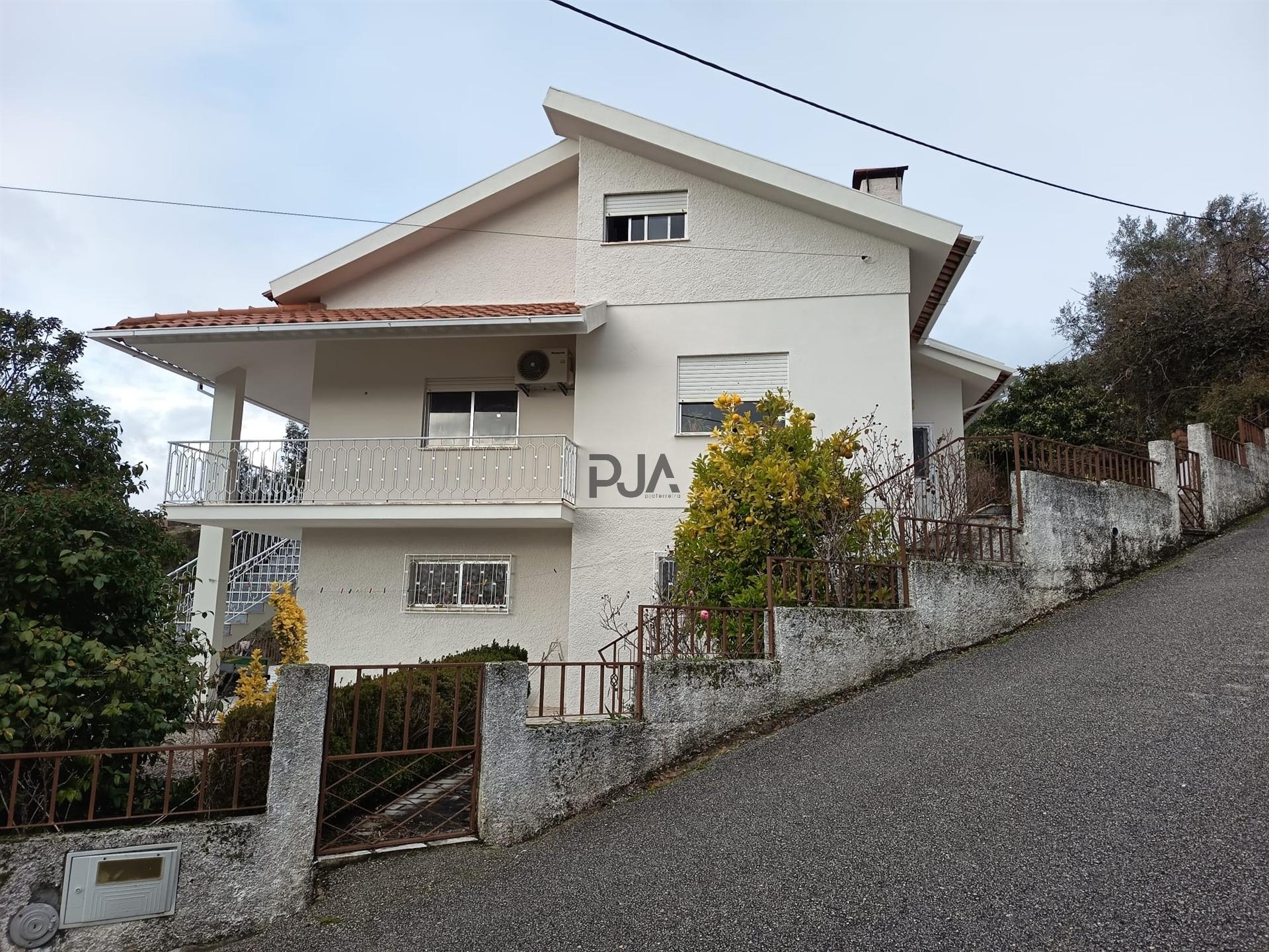 Moradia T5 em Ferreirós do Dão, Tondela