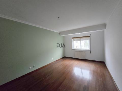 Apartamento T4 Venda em Guarda,Guarda