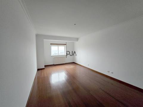 Apartamento T4 Venda em Guarda,Guarda