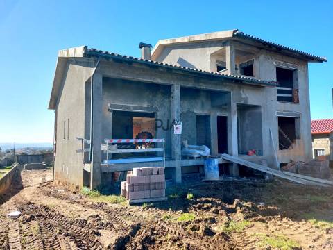Moradia Geminada T4 Venda em São João de Lourosa,Viseu