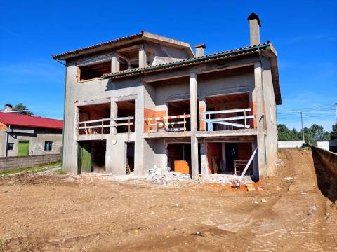 Moradia Geminada T4 Venda em São João de Lourosa,Viseu