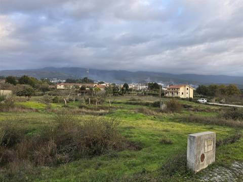 Lote de Terreno para Construção em Nespereira, Gouveia