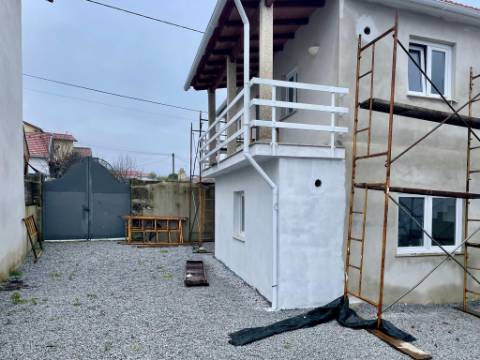 Moradia T3 + 2 apartamentos T2 em Campo de Besteiros, Tondela