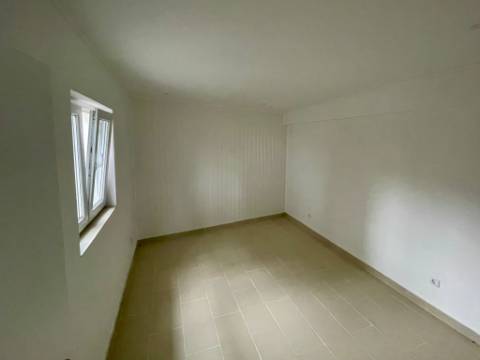 Moradia T3 + 2 apartamentos T2 em Campo de Besteiros, Tondela