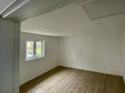 Moradia T3 + 2 apartamentos T2 em Campo de Besteiros, Tondela