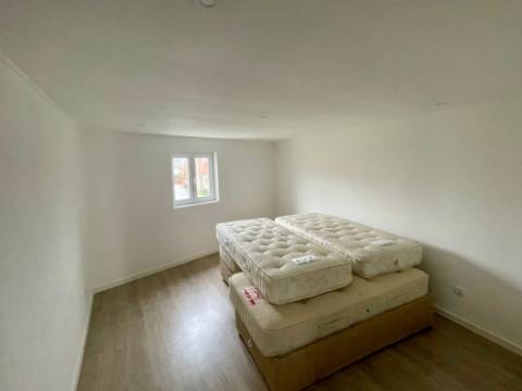 Moradia T3 + 2 apartamentos T2 em Campo de Besteiros, Tondela