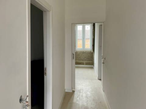 Moradia T3 + 2 apartamentos T2 em Campo de Besteiros, Tondela