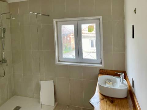 Moradia T3 + 2 apartamentos T2 em Campo de Besteiros, Tondela