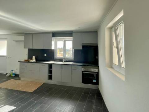 Moradia T3 + 2 apartamentos T2 em Campo de Besteiros, Tondela