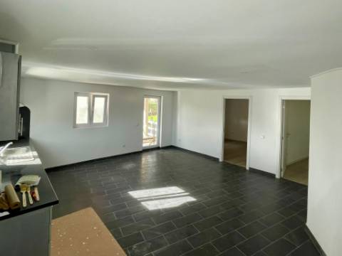 Moradia T3 + 2 apartamentos T2 em Campo de Besteiros, Tondela
