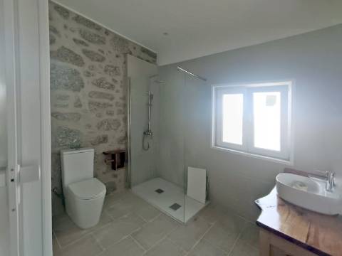 Moradia T3 + 2 apartamentos T2 em Campo de Besteiros, Tondela