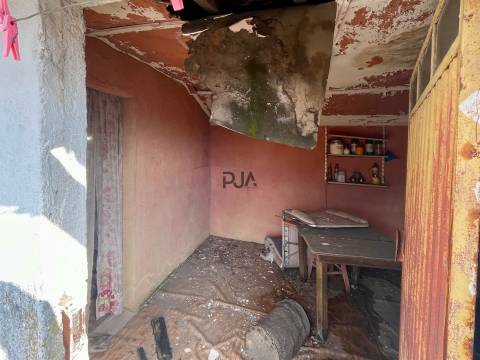 Moradia para Recuperar em Cortiçada, Tondela