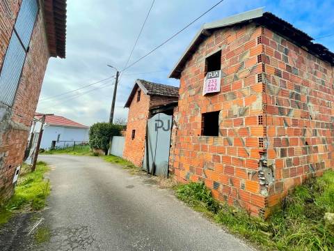 Moradia para Recuperar em Cortiçada, Tondela
