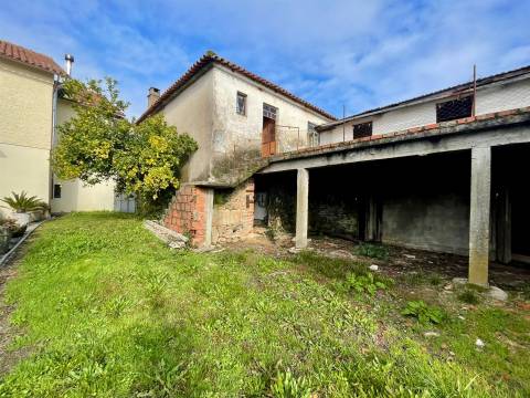 Moradia para Recuperar em Cortiçada, Tondela