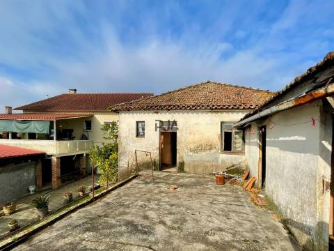 Moradia para Recuperar em Cortiçada, Tondela