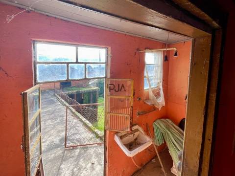 Moradia para Recuperar em Cortiçada, Tondela