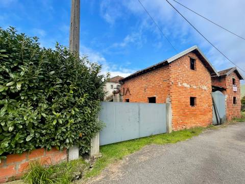 Moradia para Recuperar em Cortiçada, Tondela