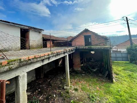 Moradia para Recuperar em Cortiçada, Tondela