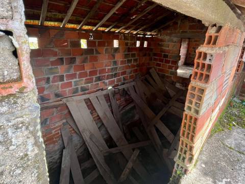 Moradia para Recuperar em Cortiçada, Tondela