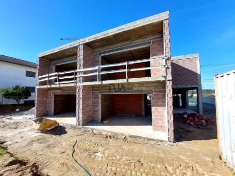 Moradia Geminada T3 em Fragosela, Viseu