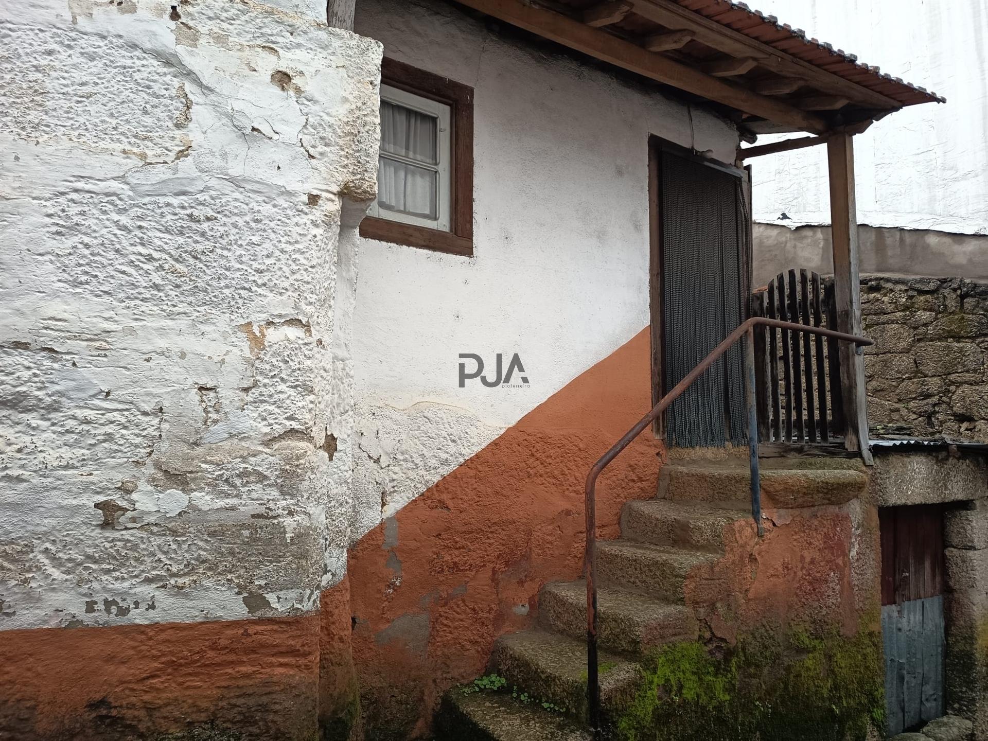 Moradia para Recuperar em Treixedo, Santa comba Dão