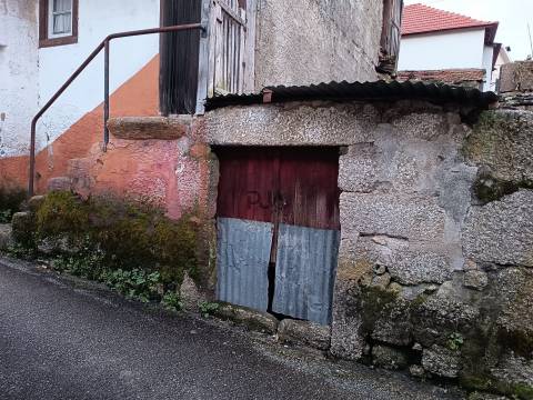 Moradia para Recuperar em Treixedo, Santa comba Dão