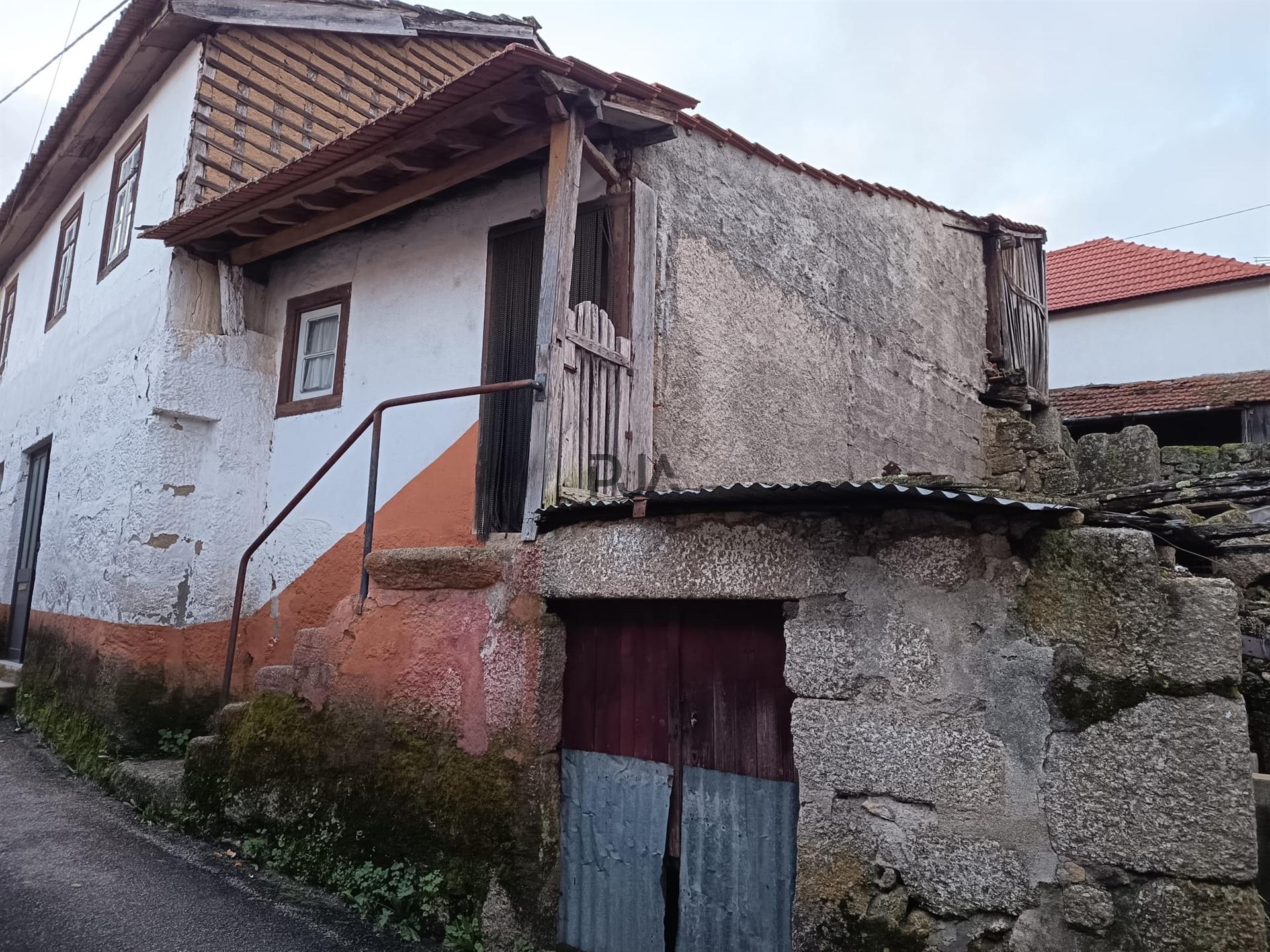 Moradia para Recuperar em Treixedo, Santa comba Dão